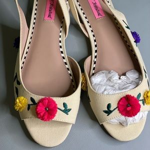 Brand new never worn Betsey Johnson floral flats